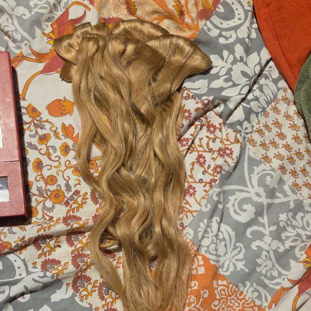 Luxy Blonde 18in Clip-In Hair Extensions - Picture 2 of 2